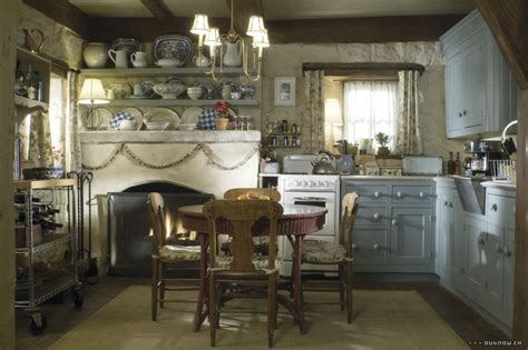 The home in home alone will always be my first movie house love. The Holiday, Movie: Tour Rosehill Cottage