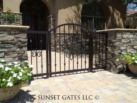 Courtyard Gate 501 Sunset Gates