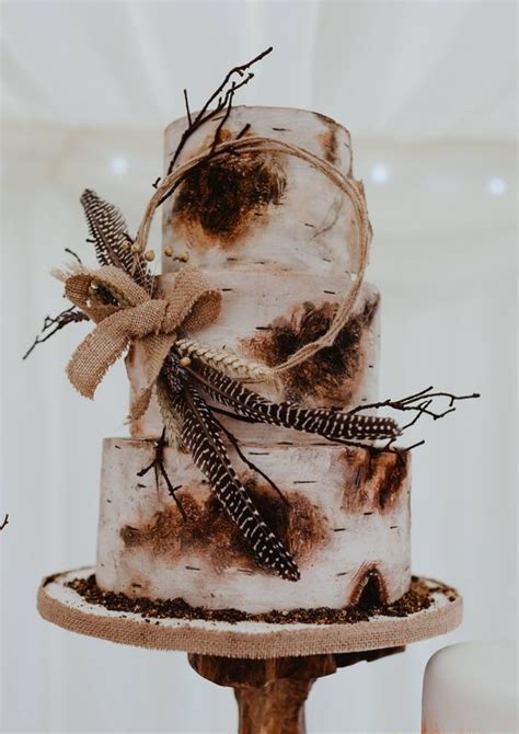 44 Unusual Wedding Cakes With Feathers Weddingomania