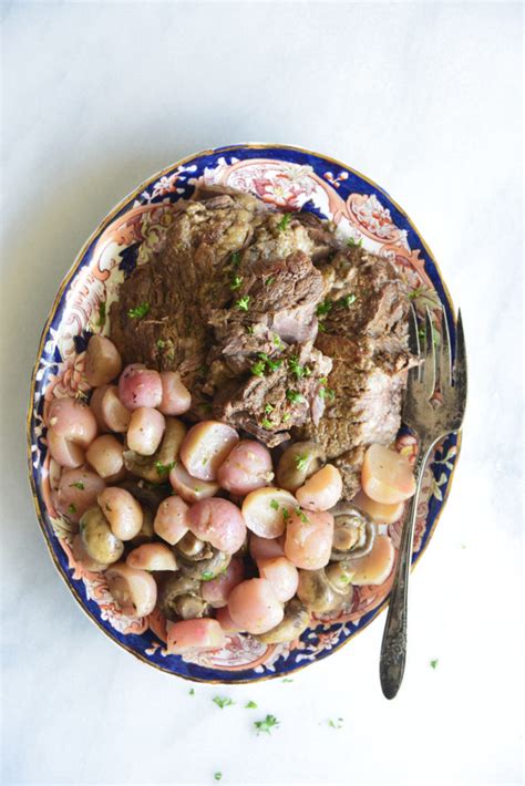 At the grocery store, while buying my corned beef brisket, i met a college student planning to cook a st patrick's day feast for 15 of his friends. Low Carb Instant Pot Pot Roast - The Keto Queens