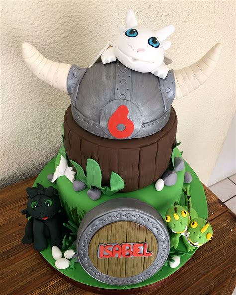 How To Train Your Dragón Cake By Cakesbyme Dragon Cake How To Train
