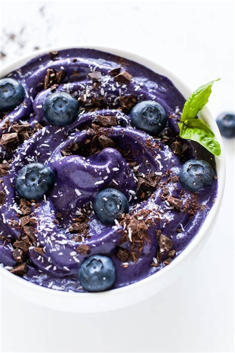 Smoothie bowls just can't be ignored… they leap out from the screen and say, look at me, i'm so we know how gorgeous smoothie bowls look, that can't be denied. Blue Galaxy Smoothie Bowl (Banana-Free) - Flora & Vino