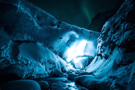 Imagen gratis Cueva exploración noche nieve hielo