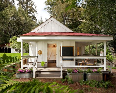 16 Inspiring Coastal Cottage Exterior Design Ideas