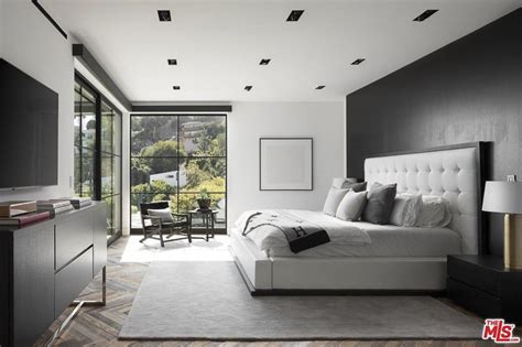 We have sourced bedroom furniture which use premium materials such as oak wood and robust metals apt to function as practical and decorative components with this living space. Jeff Lewis' Hollywood Home Real Estate Listing: Photo Tour ...