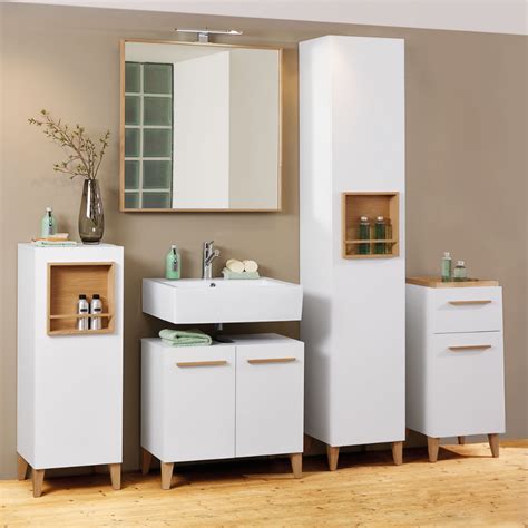 Bad mit fenster, großer regendusche, wc, waschtisch, großer spiegelschrank, viel stauraum. Großer Waschtisch Viel Stauraum Sanctzary / Badezimmer ...
