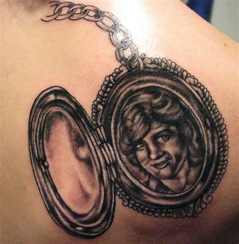 Our website provides the visitors with some great roses n heart locket tattoo design. Locket Tattoos Designs, Ideas and Meaning | Tattoos For You