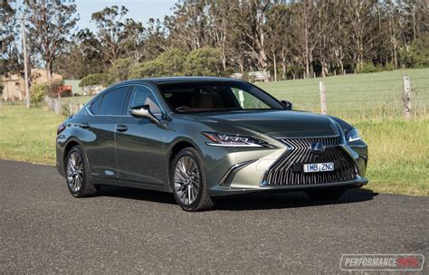 Find complete 2019 lexus es 300h info and pictures including review, price, specs, interior features, gas mileage, recalls, incentives and much more at iseecars.com. 2019 Lexus ES 300h Sports Luxury review (video) | PerformanceDrive