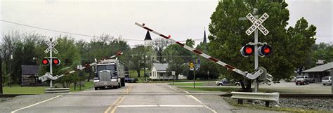What Vehicles Must Stop At All Railroad Crossings