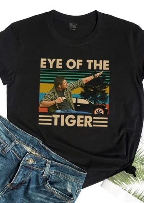 Camiseta Unissex Dean Winchester Eye Of The Tiger Sobrenatural
