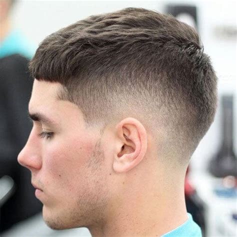 Mid fade does not require hair products, simply wash and dry it with a towel, and you are ready to go. Crew-Cut-with-Taper-Fade » Largo Peinados