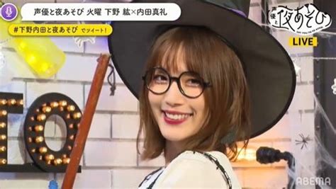 To be in a place) + せ (se, the 未然形 (mizenkei, imperfective) of honorific auxiliary verb su) + らる. 下野紘と内田真礼が吸血鬼＆メガネ魔女コス披露! ファン ...