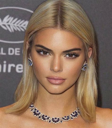 It's book or dbook y'all. Kendal Jenner Hair | The Kardashian