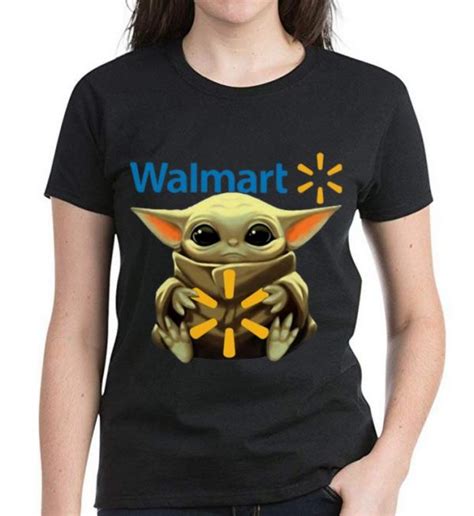 La fiebre por baby yoda no se detiene y ha llegado a tal punto que las empresas se han confundido en según cuenta variety , durante la mañana de este martes walmart puso a la venta en su sitio de estados unidos eso sí tengan en cuenta que, mientras el puzzle ya está disponible en amazon , la. Nice Star Wars Baby Yoda Hug Walmart shirt, hoodie ...