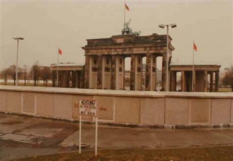 Thanks to them, i became interested in seeing this little gem. Berlin Wall at Brandenburg Gate (1987) | From West Berlin ...