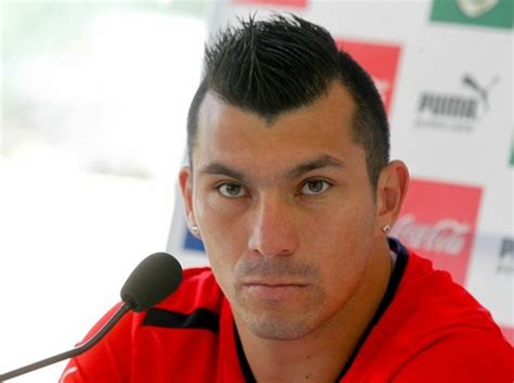 Gary medel is a defender and is 5'7 and weighs 156 pounds. Gary Medel: "No vamos a buscar el empate frente a Ecuador ...