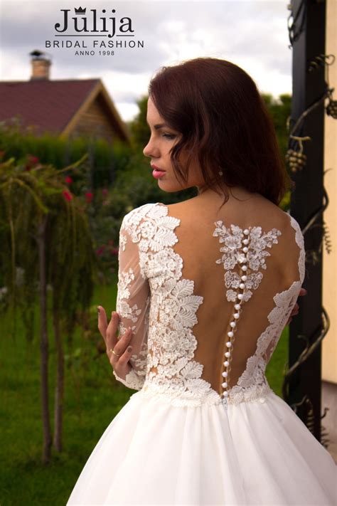 We have compiled a list of some of the most stylish ball gown bridal dresses including strapless and off the shoulder. Fabiana | Production of wedding dresses, bridal gowns ...