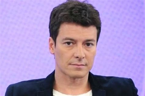 Tá mau e porta né, meu. Quer saber a altura da porta de Rodrigo Faro? Fomos à casa ...
