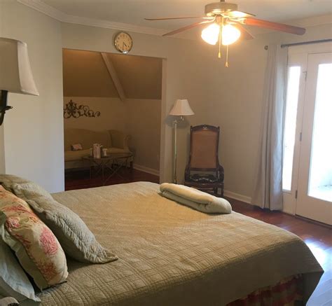 Condo ∙ 2 guests ∙ 1 bedroom. Weekly Vacation Rental - Alabama side of Lake Harding ...