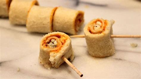 Potong roti tawar menjadi 3 bagian. Resep Roti Tawar Gulung Keju Daging Asap - Lifestyle ...