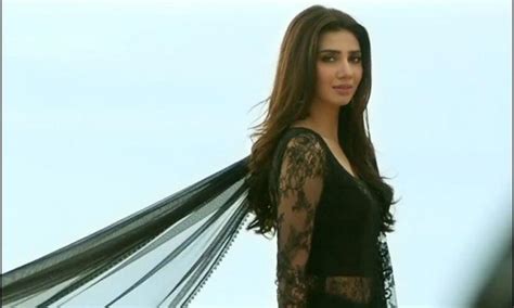 Mahira Khan Says People Are Waiting For Raees To Release In Pakistan
