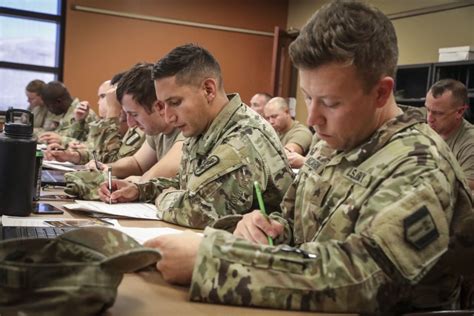 Soldiers Sound Off To Army Leadership In New Survey Article The