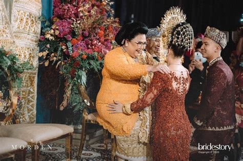 Maybe you would like to learn more about one of these? 10 Potret Pernikahan Nikita Willy & Indra Priawan