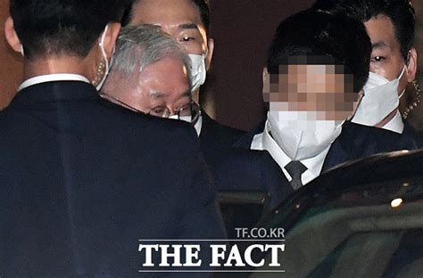 어머니 김윤남(金允楠, 1924년 6월 25일 ~ 2013년 6월 5일). TF영상 아모레 서민정·보광 홍정환 부부되다…"주례 없는 ...