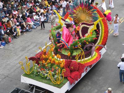 No encontré en la web el nombre de la autora de este fuente: Diversas celebraciones y costumbres del Ecuador - Home