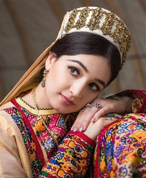 Turkmen Girl Turkmenistan Traditional Garment Beautiful Costumes