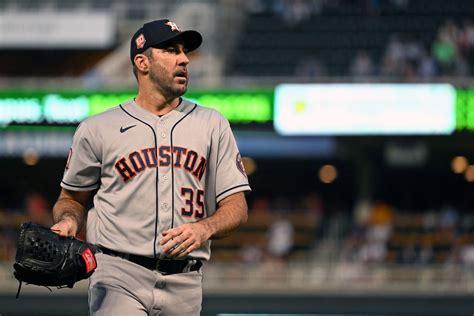 Verlander Smothers Twins Takes No Hitter Into Eighth Inning To Lead