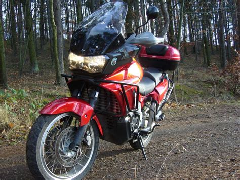 The engine produces a maximum peak output power of 98.00 hp (71.5 kw) @ 8250 rpm and a maximum. Amazing Cars and Bikes: Aprilia Caponord ETV 1000