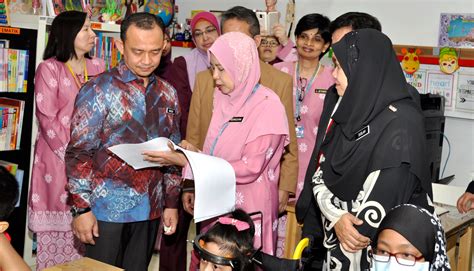 Berfungsi sebagai penyampai segala informasi mengenai kolej dan aktiviti yang dijalankan di ktdi. Ministry of Education visits HCTM's School In Hospital ...