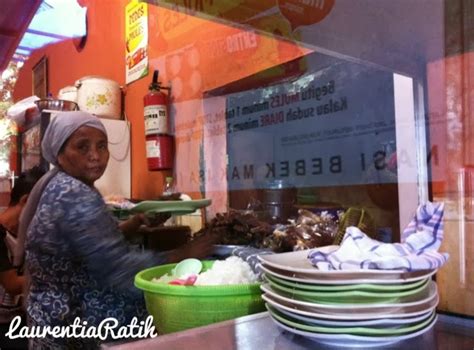 Penggemar olahan bebek wajib mencoba menu yang satu ini, nasi bebek mak isa. Laurent In The Sky With Diamonds: Februari 2014