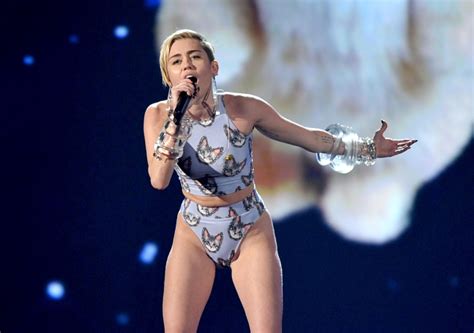 Purr Fect Performance Twitter Users React To Strange Miley Cyrus Ama