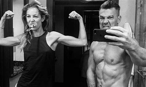 Josh Brolin Strips Off For His Prevail Activewear Selfie Daily Mail