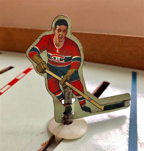 EAGLE TOYS, TORONTO. VINTAGE TABLE TOP TIN HOCKEY GAME. TORONTO VS