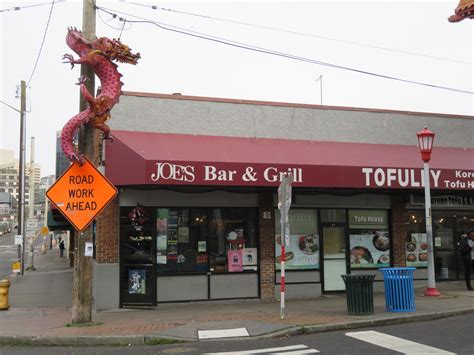 Ice cream, hamburger, hot dog heaven. Seattlebars.org: #764 - Joe's Bar and Grill, Seattle (ID ...