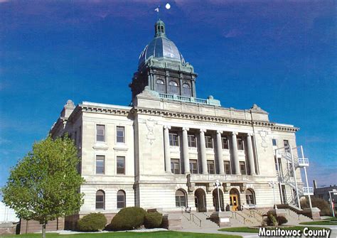 Manitowoc County Courthouse in Manitowoc, Wisconsin | Ferry building