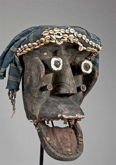 Wear two masks (disposable mask underneath and cloth mask on top) a cloth mask can be combined with a fitter or brace. Guere mask from Liberia - Masks of the World