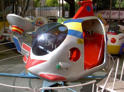 If you want to get a feel for old tokyo, ueno (上野) in the taito district is a good place to start. 上野恩賜公園 上野動物園前の子ども遊園地 写真No.ueno_0147