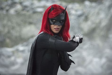 Batwoman Boss Details Decision To Create New Lead Character Instead Of