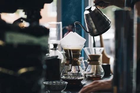 Keduanya mengenai perhatikan juga apakah mesin kopi pilihan anda mudah dibersihkan atau tidak. Rekomendasi 5 Mesin Kopi Espresso Terbaik 2020 (Harganya ...
