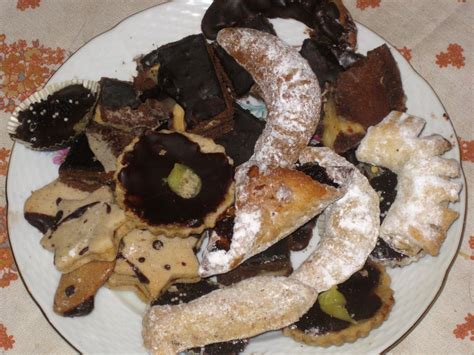 Instead, opt for a mix of milk or semisweet and dark chocolate chunks. Christmas in Slovakia - Slovakia Blog