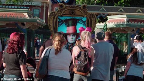 Johnny Depp Surprises Fans By Dressing Up As The Mad Hatter At Disneyland Daily Mail Online