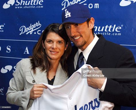 Nomar Garciaparra And His Wife Mia Hamm Pose With Los Angeles Dodger News Photo Getty Images