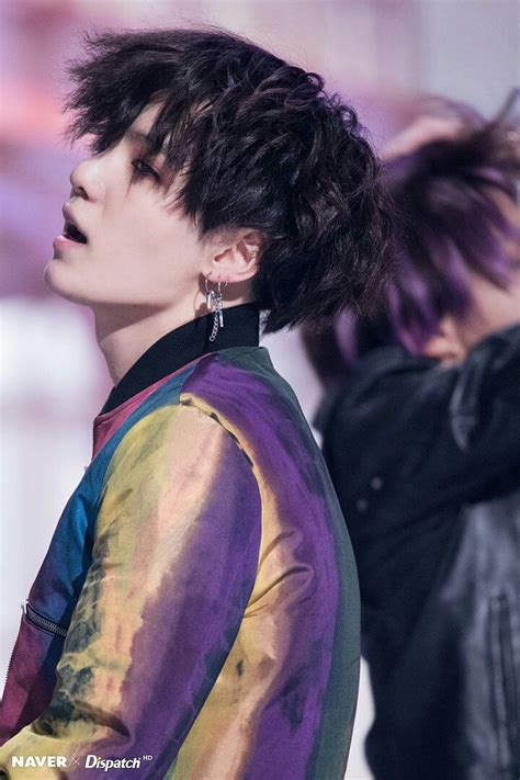 Came up with where jin is a time traveler/jumping through universes trying to save his friends from their past/childhood, but not knowing that they need to embrace their past/childhood and accept all of themselves to love themselves, to be safe from these people that. BTS 'Fake Love' for the Dispatch || #SUGA⭐ | Знаменитости ...