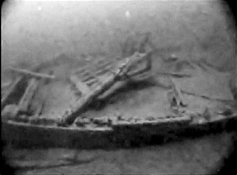 Forward Mid Ship Mast And Hatch Cover Shipwrecked Steamer Roberval