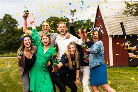Midsommar ist, zusammenfassend, ein wunderbares fest, das in schweden wahrscheinlich auf seinen höhepunkt getrieben wird. Midsommar in Schweden | Seelenschmeichelei