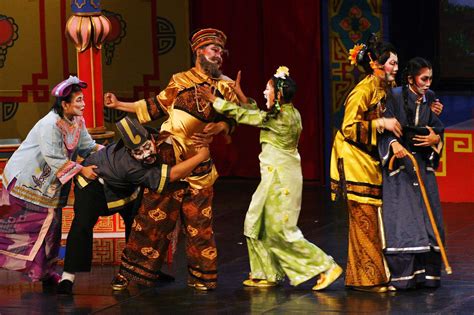 Siliwangi kuningan dengan sangat di paksa tutup oleh tim gabungan woro2 yang teridiri. Tata Busana Dalam Seni Teater - Mother of Art